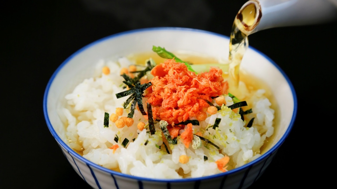 200人に聞いた！二日酔いのときに食べたいものは？3位スープ、2位お茶漬け、気になる1位は…