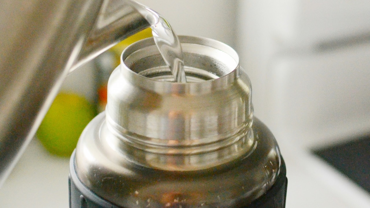 水筒に入れてはいけない飲み物がある！？今知っておきたい事実に「危なかった...！」