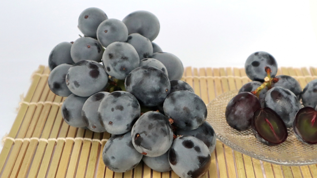 えっ食べても大丈夫？ぶどうの白い粉の正体に「知らなかった…！」