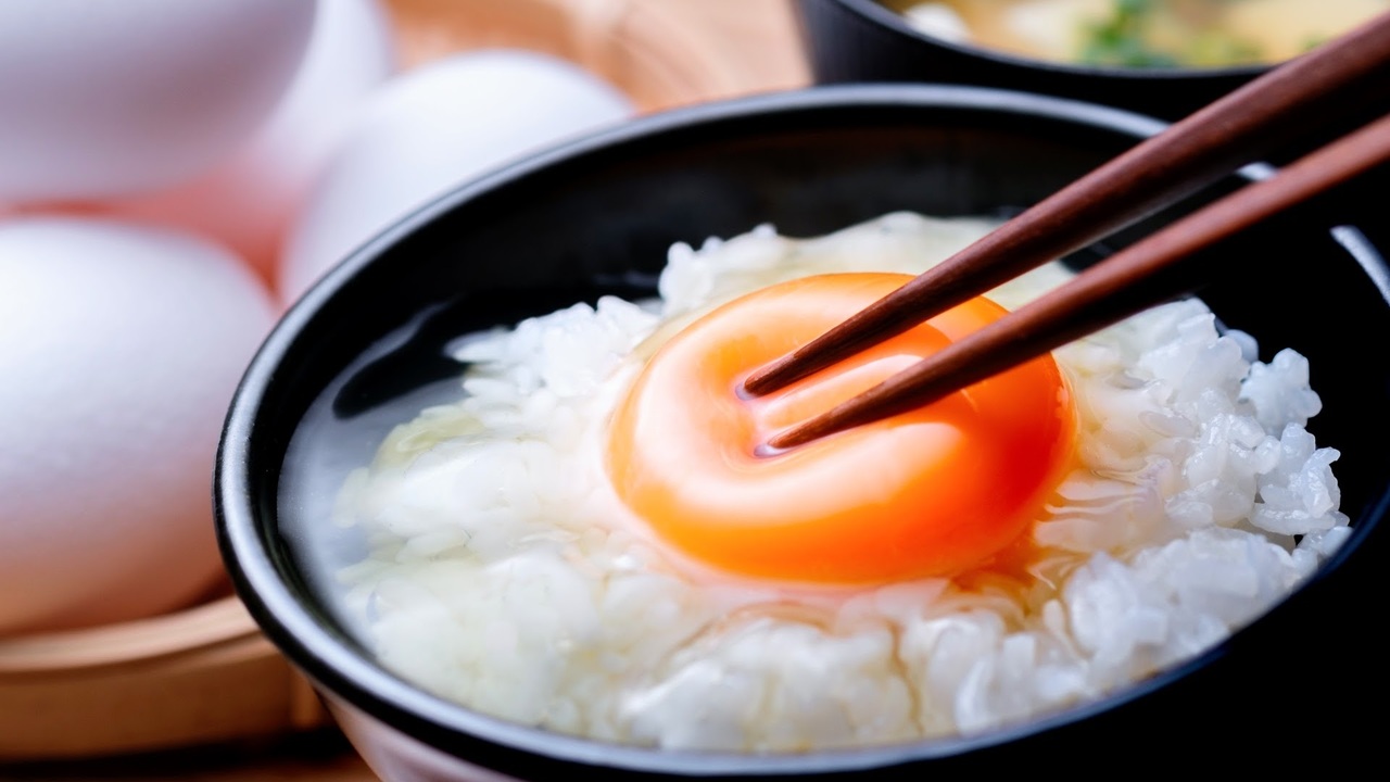 200人に聞いた！“卵かけごはん”のトッピングといえばなに？3位納豆、2位ねぎを抑えた第1位は…