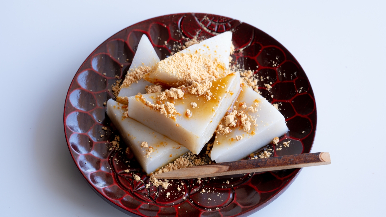 「くず餅」とはどんな和菓子？わらび餅との違いや特徴をわかりやすく解説！