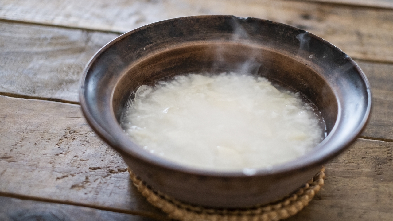 簡単おいしい「おかゆ」の作り方を解説！生米でも冷ごはんでも手軽にできるコツ