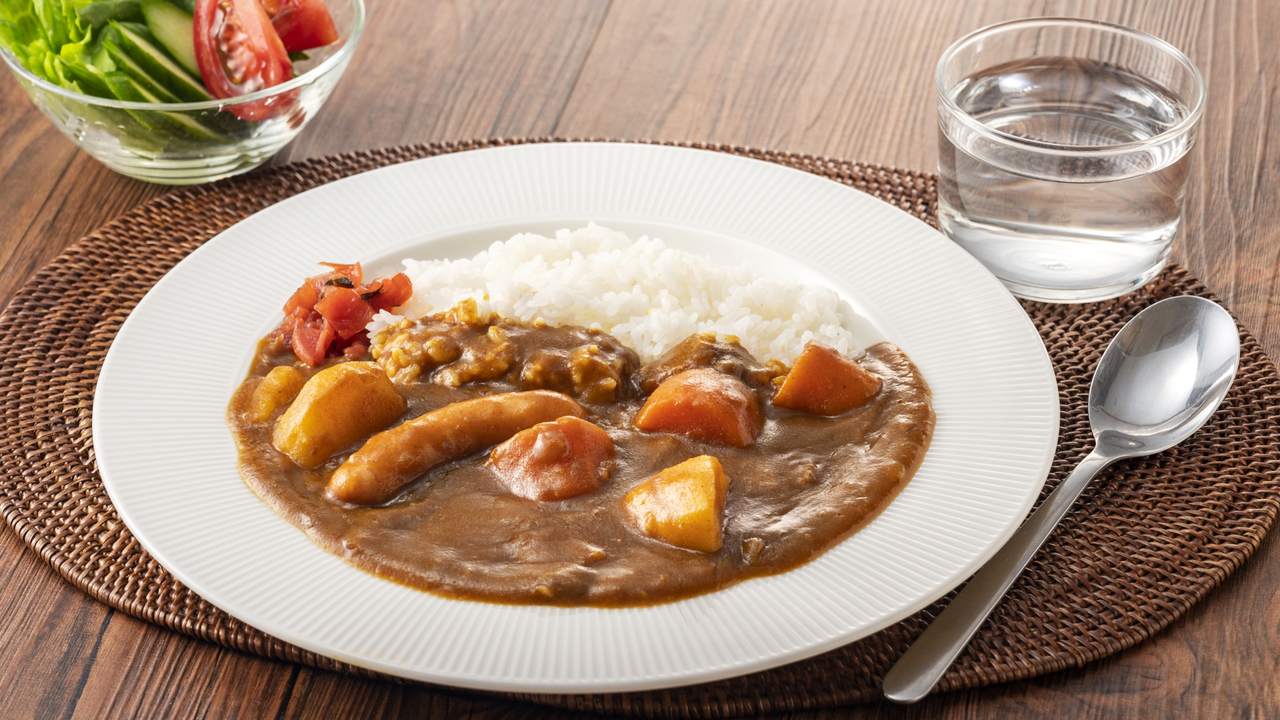 1番好きな"カレーのトッピング"は何？3位温泉卵、2位チーズを抑えて1位になったのは…