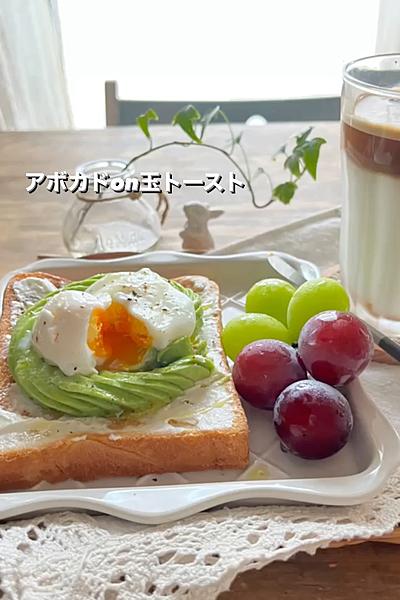 アボカドon玉トースト by sayaka＊38ごぱん | クラシル