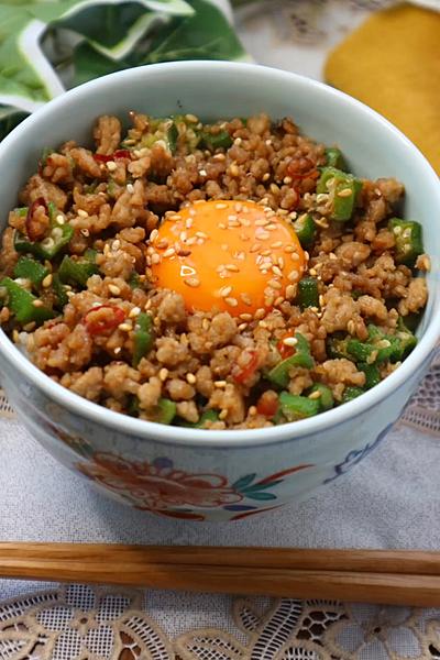 挽肉とオクラのピリ辛スタミナ丼