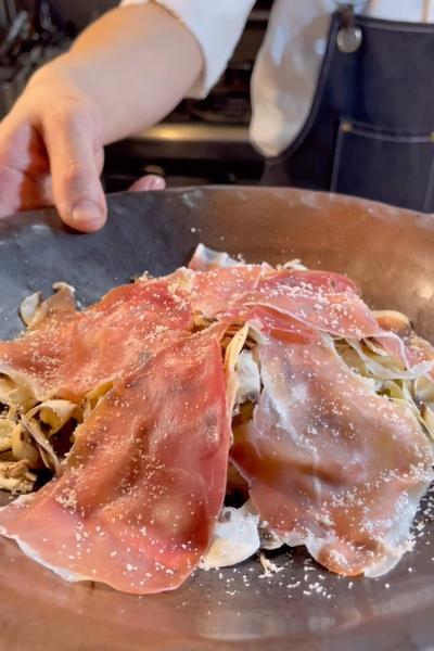 濃厚なマッシュルームと生ハムのスパゲッティー