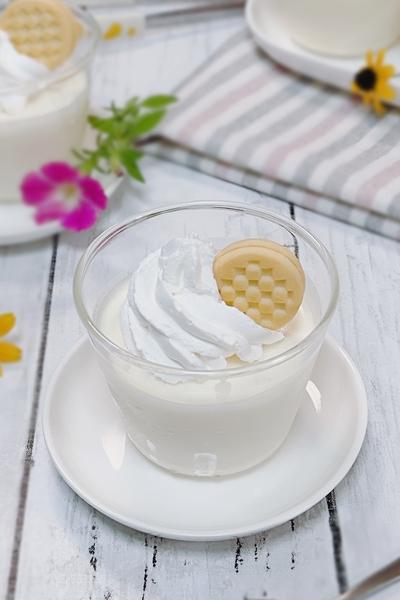 クリームチーズで作る白いチーズプリン 