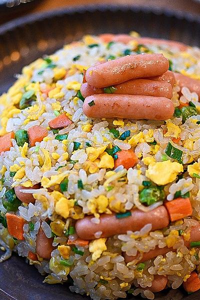 雑魚香るポークビッツのバター醤油炒飯