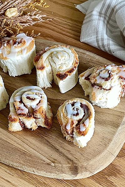 材料4つ！食パンでシナモンロール作り方！