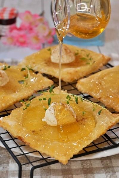 かぶせて焼くだけ！サクサクパイナップルパイ