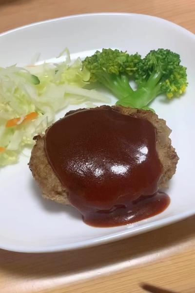 夕飯のふっくらハンバーグ！