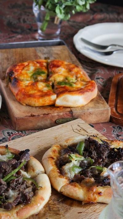 フォカッチャの生地で作るマルゲリータ
プルコギピザ