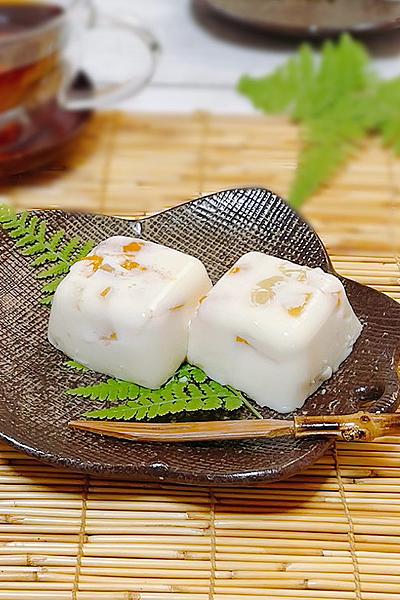 牛乳と練乳とフルーツたっぷりしろくま風ゼリー