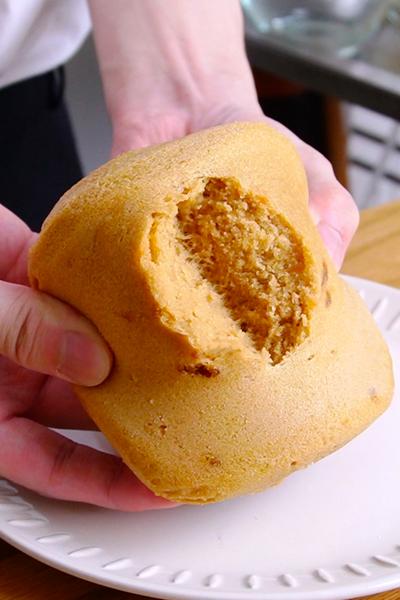 材料4つ！レンジで黒糖蒸しパン作り方！