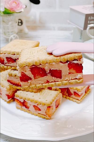 いちごバターサンドクッキー