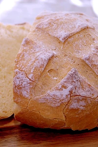 手ごねで作る☆大きな丸パン イギリスのコブローフ