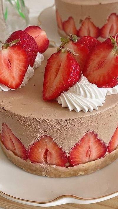 簡単チョコムースケーキ🍫🍓