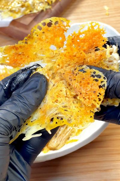 レンチンするだけ！えのきとチーズのカリカリ🧀