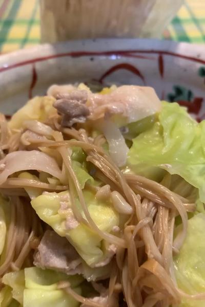 えのきとキャベツ、豚肉の重ね蒸し