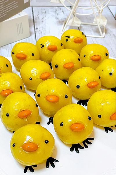 ひよこみたいですが本当はスイートポテトなんです。