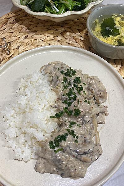 なんちゃって！節約本格ポークストロガノフ
