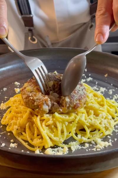 肉汁ハンバーグのせカレースパゲッティ🍝