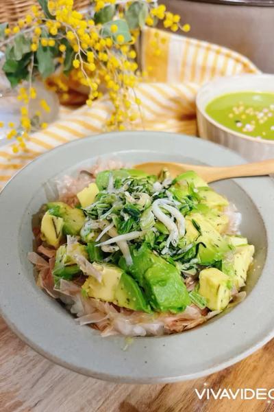 5分で！鰹節たっぷりアボカド&ジャコの朝ご飯