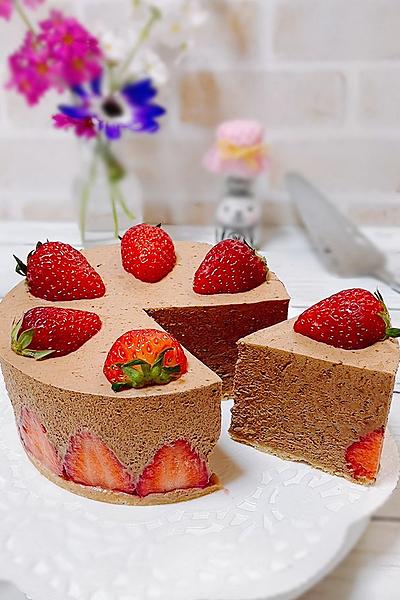 いちごのチョコレートムースケーキ