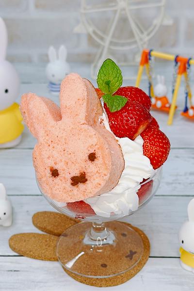 ミッフィーちゃんの簡単ミッフィーパフェ 