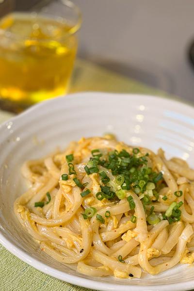 七味を効かせた卵とろ～りうどん