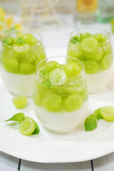 シャインマスカットで作る爽やかヨーグルトゼリー 