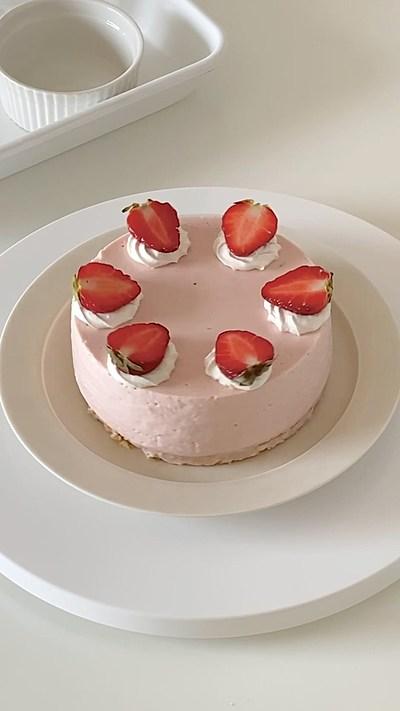 いちごのレアチーズケーキ