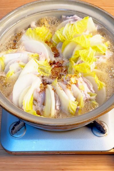 断面がうちゅくしい🤩白菜と大根のミルフィーユ鍋🍲