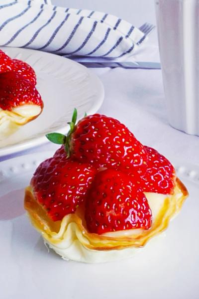 トースターで簡単！餃子の皮でいちごのタルト作り方！