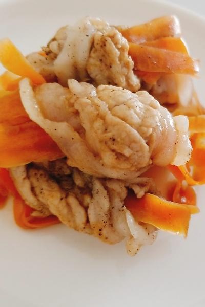 【肉汁溢れる】にんじん豚ロール