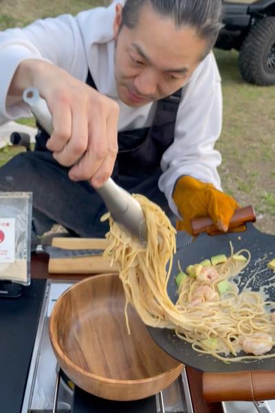 醤油が効いたクリームと海老アボカドのパスタ
