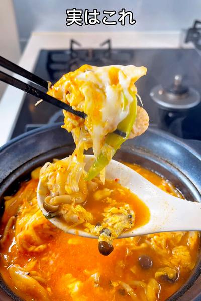 食材の組み合わせが最高😆ピリ辛親子鍋🤤