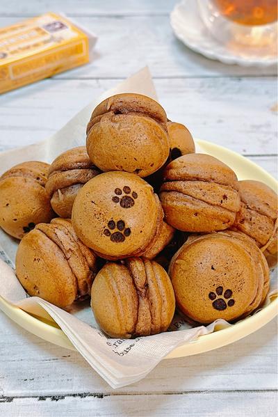 にゃんこに踏まれたチョコベビーカステラ