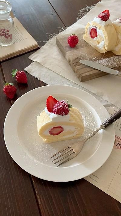 いちごのロールケーキです ❤︎