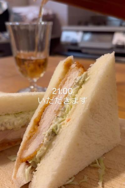 ファミチキン南蛮のサンドイッチ/おうち時間