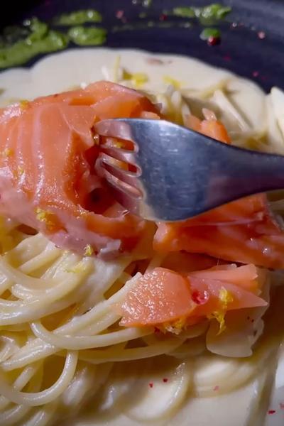 飲めるほどに柔らかいサーモンのレモンクリーム