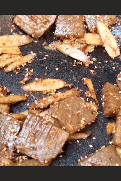 ごぼうとこんにゃくのピリ辛煮