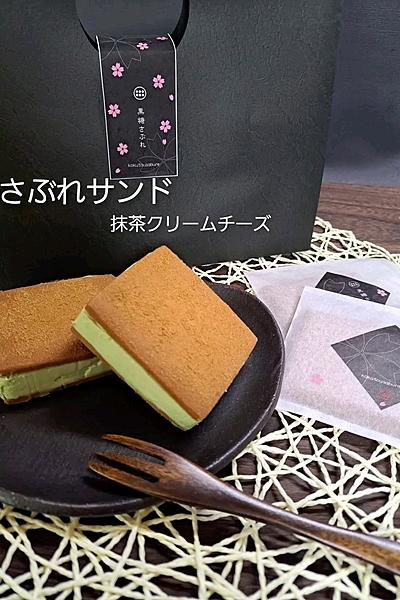 黒糖サブレの抹茶クリームチーズサンド