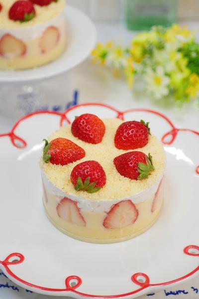 混ぜて冷やすだけで作るいちごプリンケーキ
