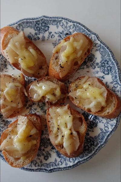 いぶりがっことチーズのハニーペッパーブルスケッタ