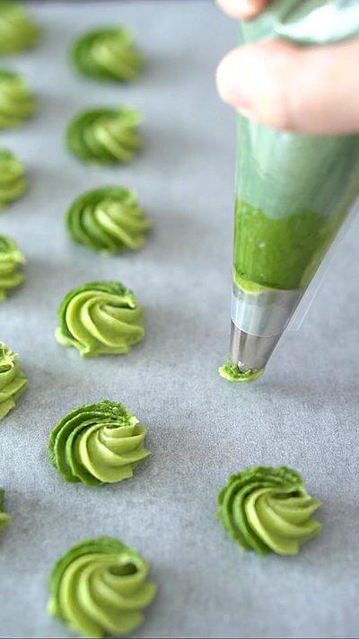 抹茶のバイカラークッキー