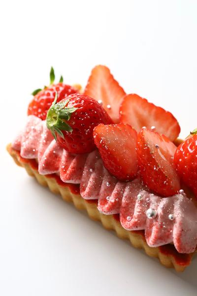桜といちごのタルト