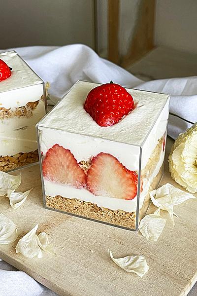 材料4つ！スポンジなし？！グラスケーキ作り方！