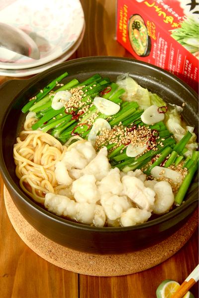 〆まで一気に楽しめる♪もつ煮込みラーメン