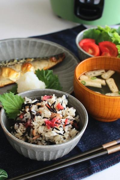 ＼大同電鍋レシピ／ひじき煮と梅干しの炊き込みご飯